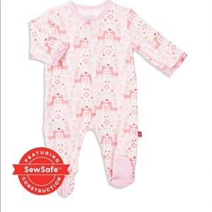 Magnetic closure footie, 3-6 months